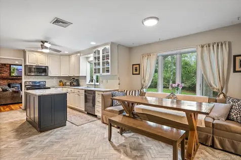 12 Cordwood Path Shoreham NY 11786