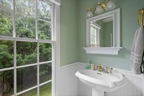 12 Cordwood Path Shoreham NY 11786