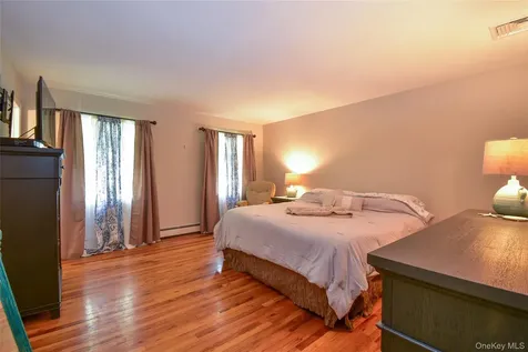 12 Cordwood Path Shoreham NY 11786