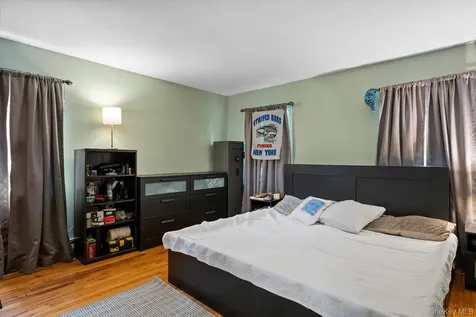 12 Cordwood Path Shoreham NY 11786