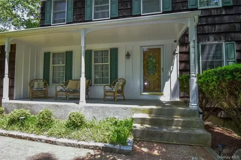 12 Cordwood Path Shoreham NY 11786