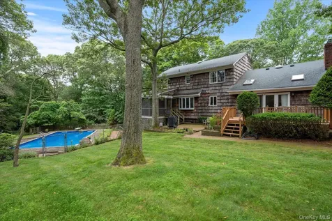 12 Cordwood Path Shoreham NY 11786