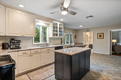 12 Cordwood Path Shoreham NY 11786