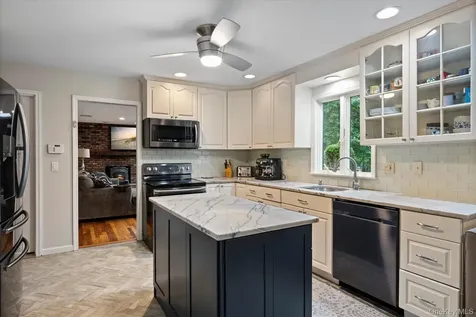 12 Cordwood Path Shoreham NY 11786