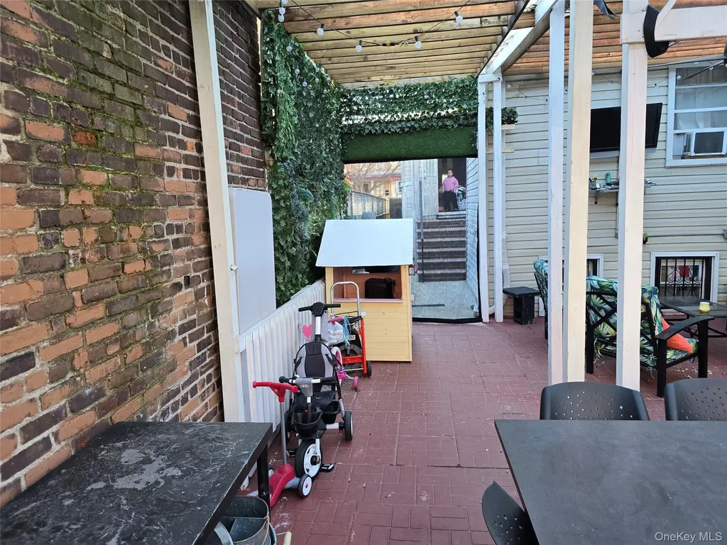 367 Lincoln Avenue Brooklyn NY 11208