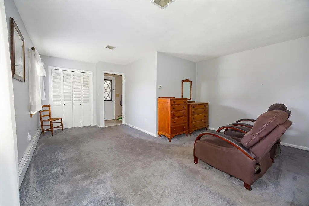 18 Lorraine Boulevard Poughkeepsie NY 12603