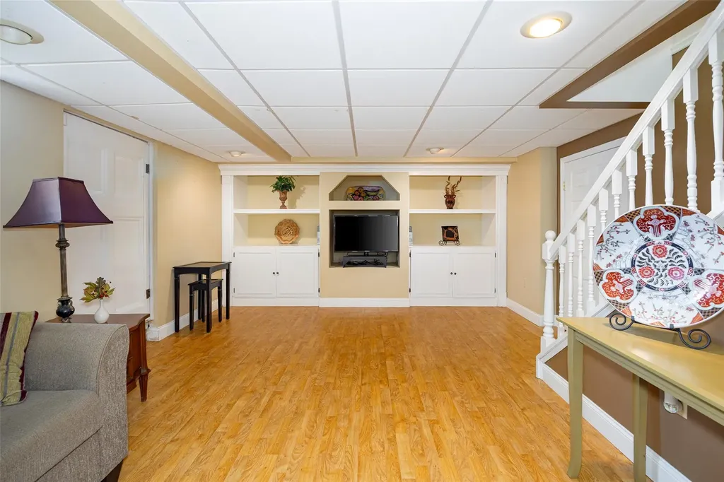 18 Lorraine Boulevard Poughkeepsie NY 12603