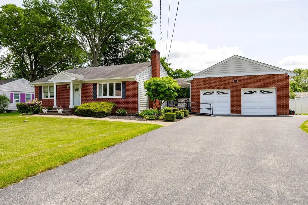 18 Lorraine Boulevard Poughkeepsie NY 12603