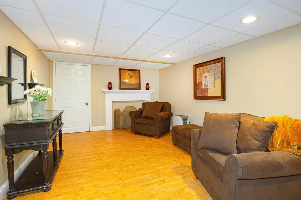 18 Lorraine Boulevard Poughkeepsie NY 12603