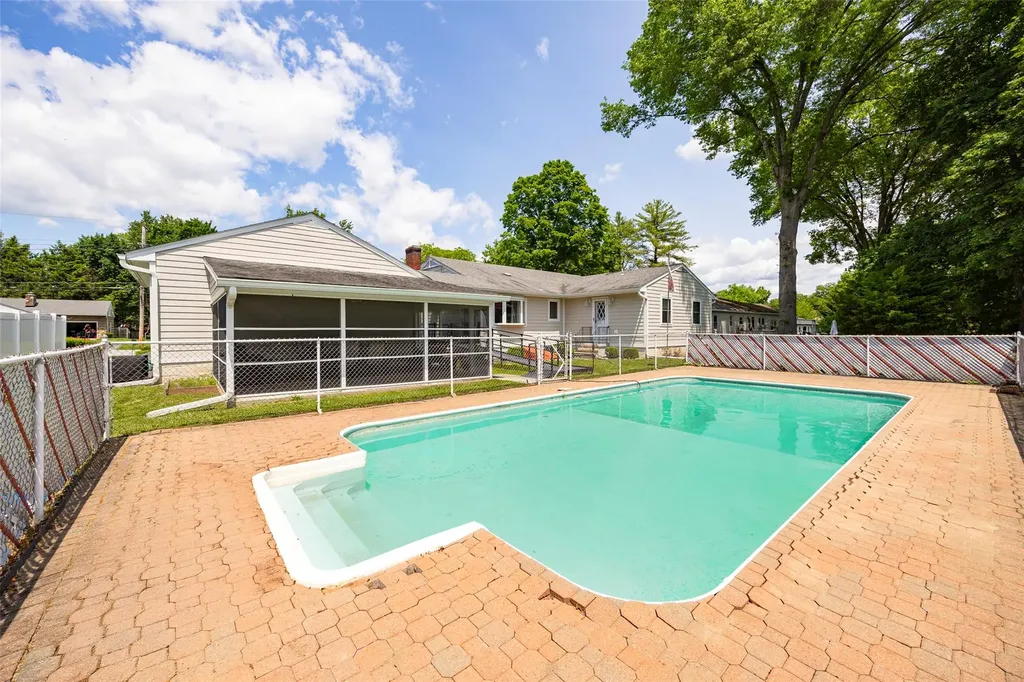 18 Lorraine Boulevard Poughkeepsie NY 12603