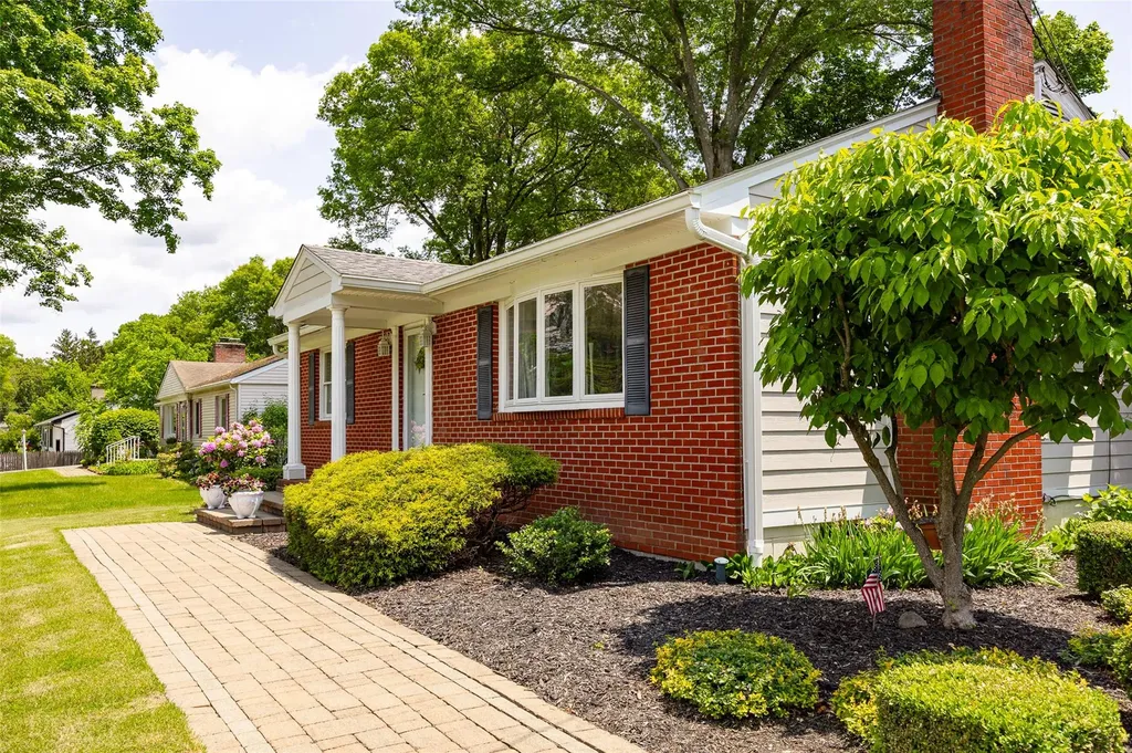 18 Lorraine Boulevard Poughkeepsie NY 12603
