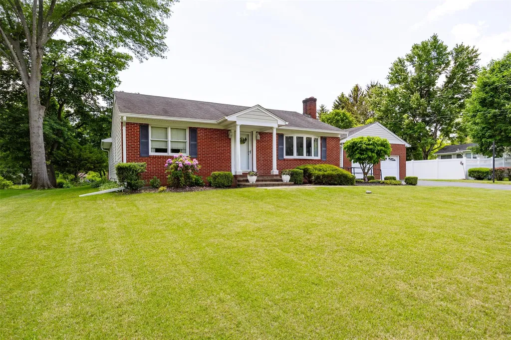 18 Lorraine Boulevard Poughkeepsie NY 12603