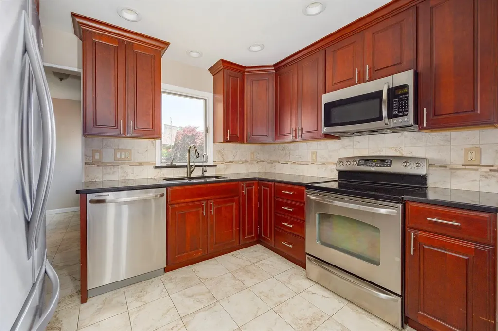 18 Lorraine Boulevard Poughkeepsie NY 12603