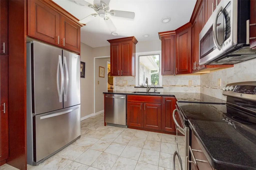 18 Lorraine Boulevard Poughkeepsie NY 12603