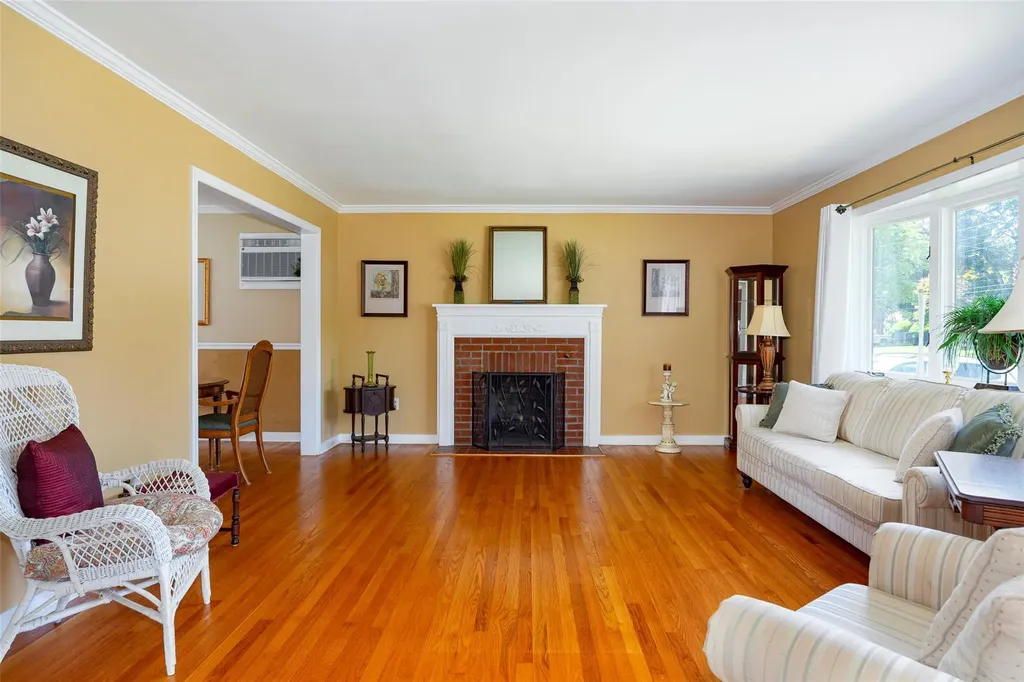 18 Lorraine Boulevard Poughkeepsie NY 12603