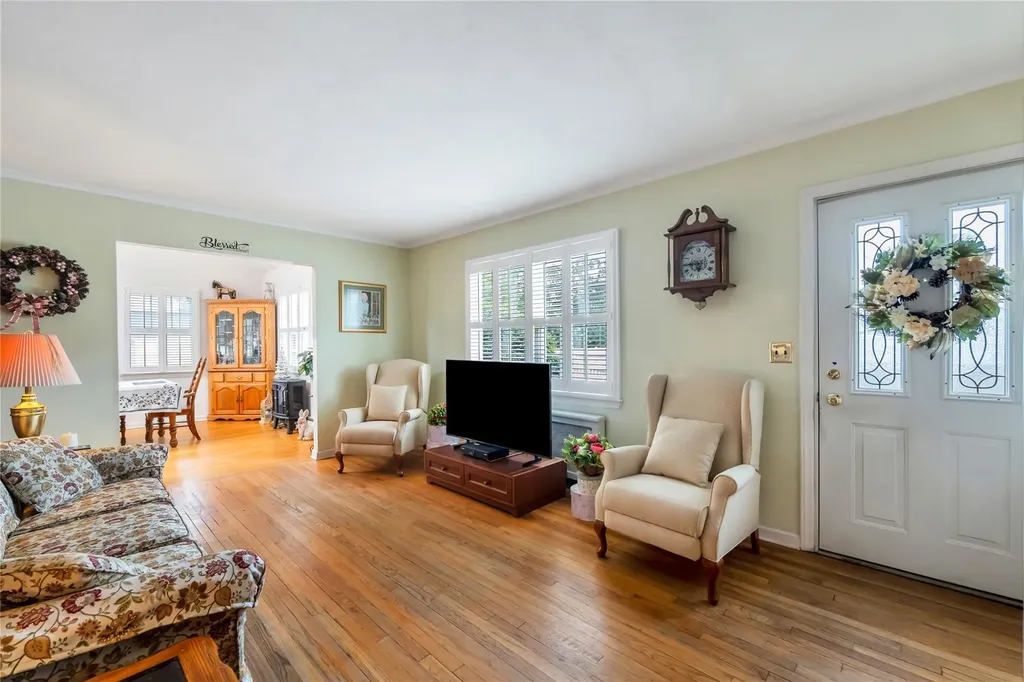 25 Hawthorne Avenue Central Islip NY 11722