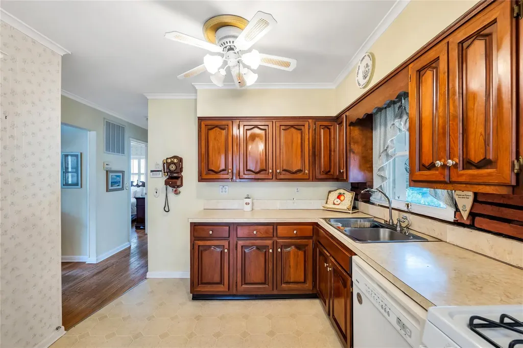 25 Hawthorne Avenue Central Islip NY 11722