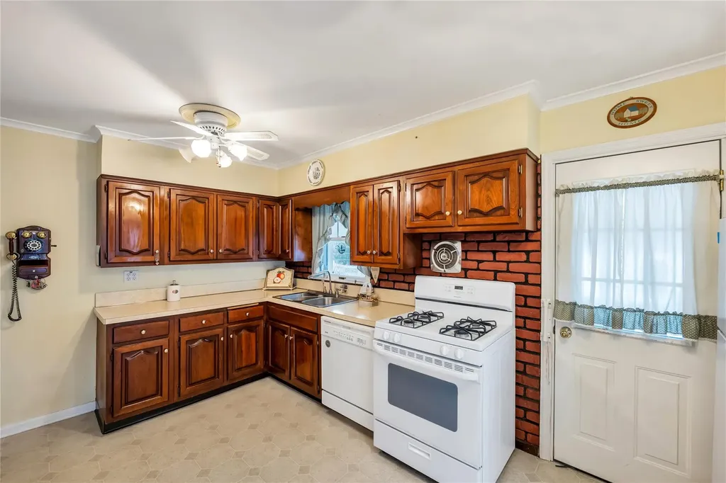 25 Hawthorne Avenue Central Islip NY 11722
