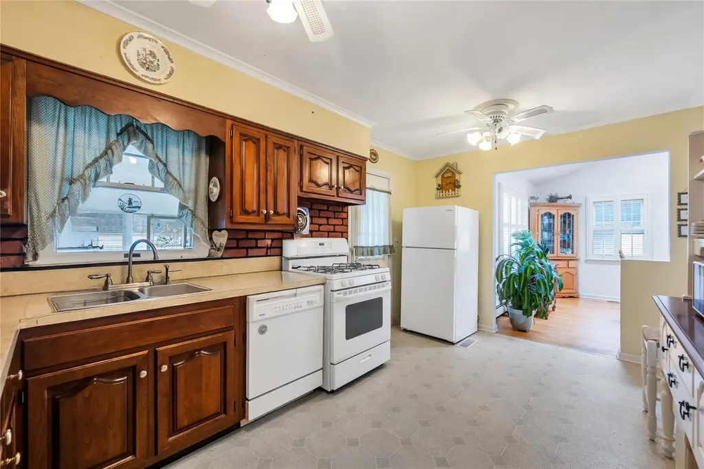 25 Hawthorne Avenue Central Islip NY 11722