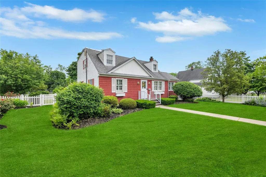 25 Hawthorne Avenue Central Islip NY 11722
