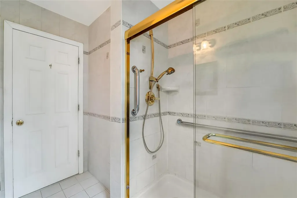 25 Hawthorne Avenue Central Islip NY 11722