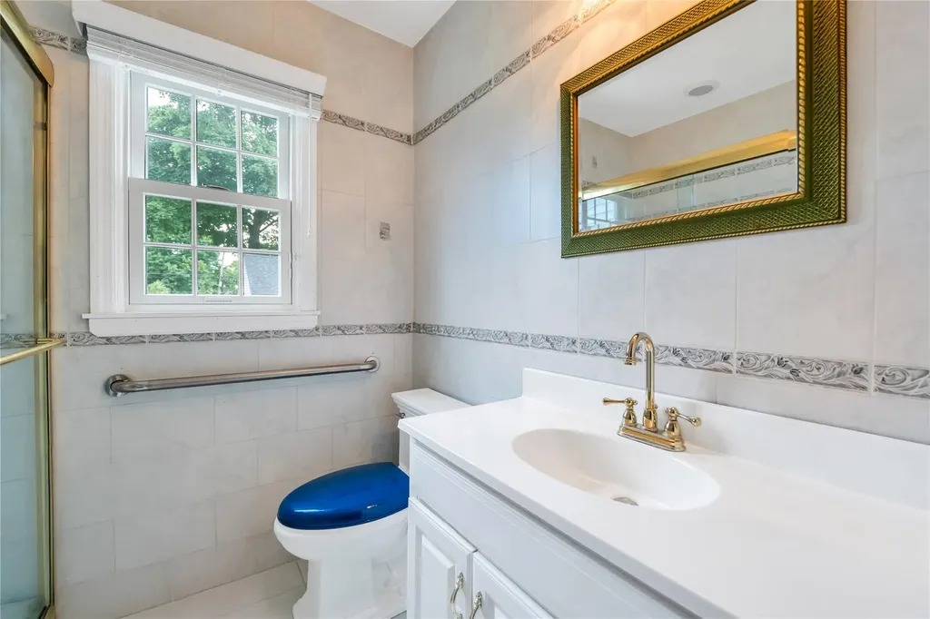 25 Hawthorne Avenue Central Islip NY 11722