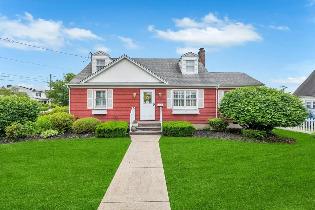 25 Hawthorne Avenue Central Islip NY 11722