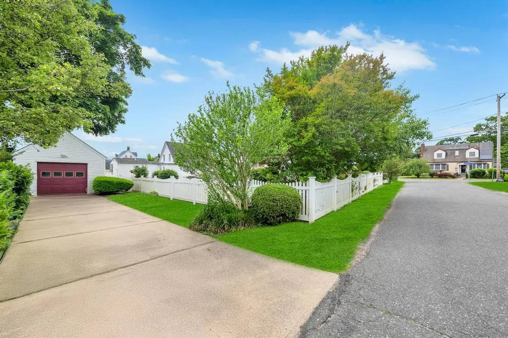 25 Hawthorne Avenue Central Islip NY 11722