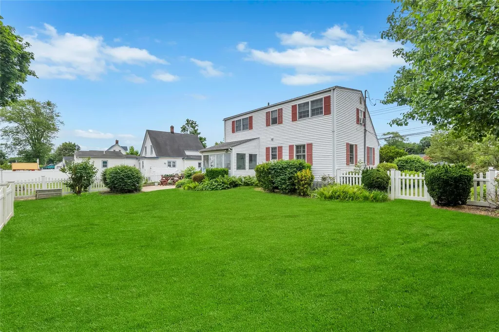 25 Hawthorne Avenue Central Islip NY 11722