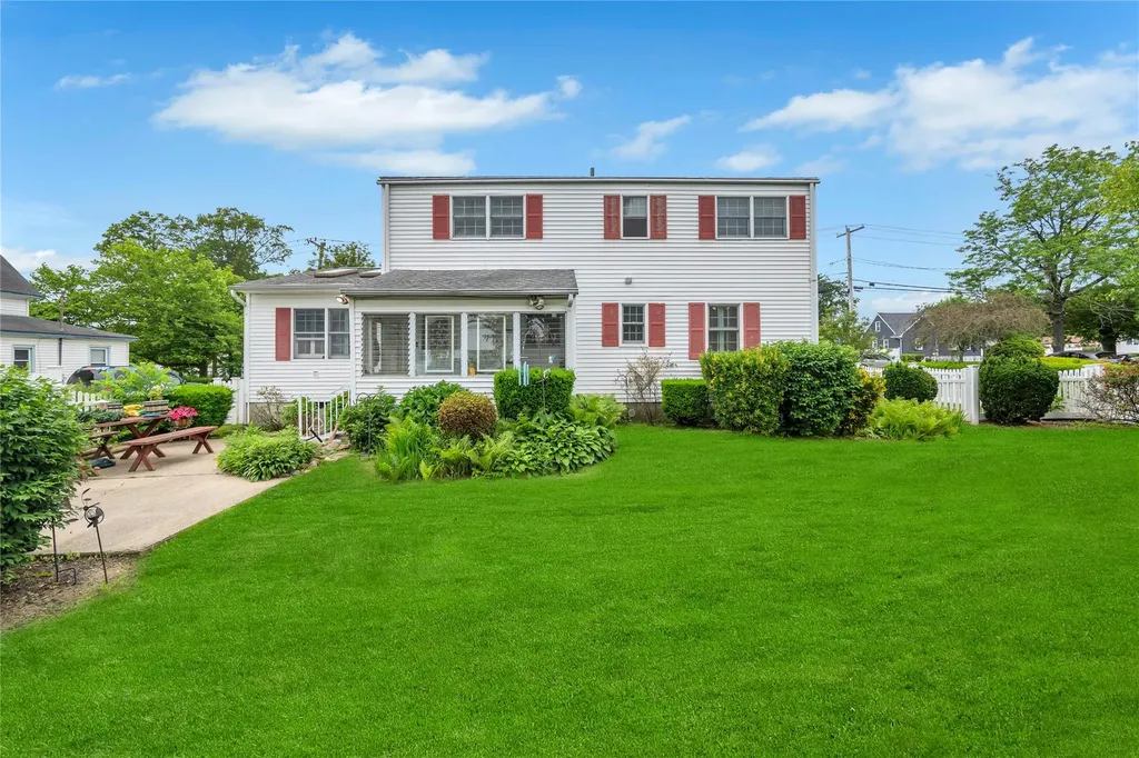 25 Hawthorne Avenue Central Islip NY 11722