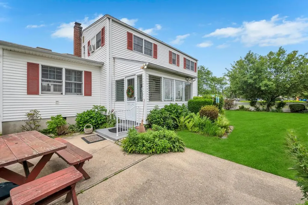 25 Hawthorne Avenue Central Islip NY 11722