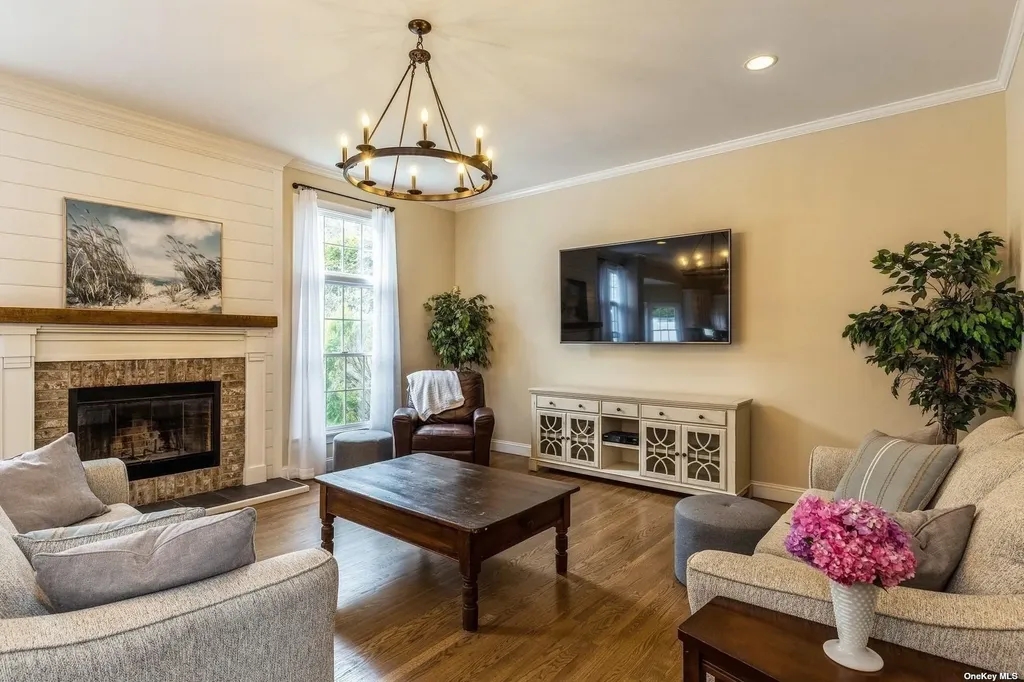 24 Bridle Path Westhampton Beach NY 11978
