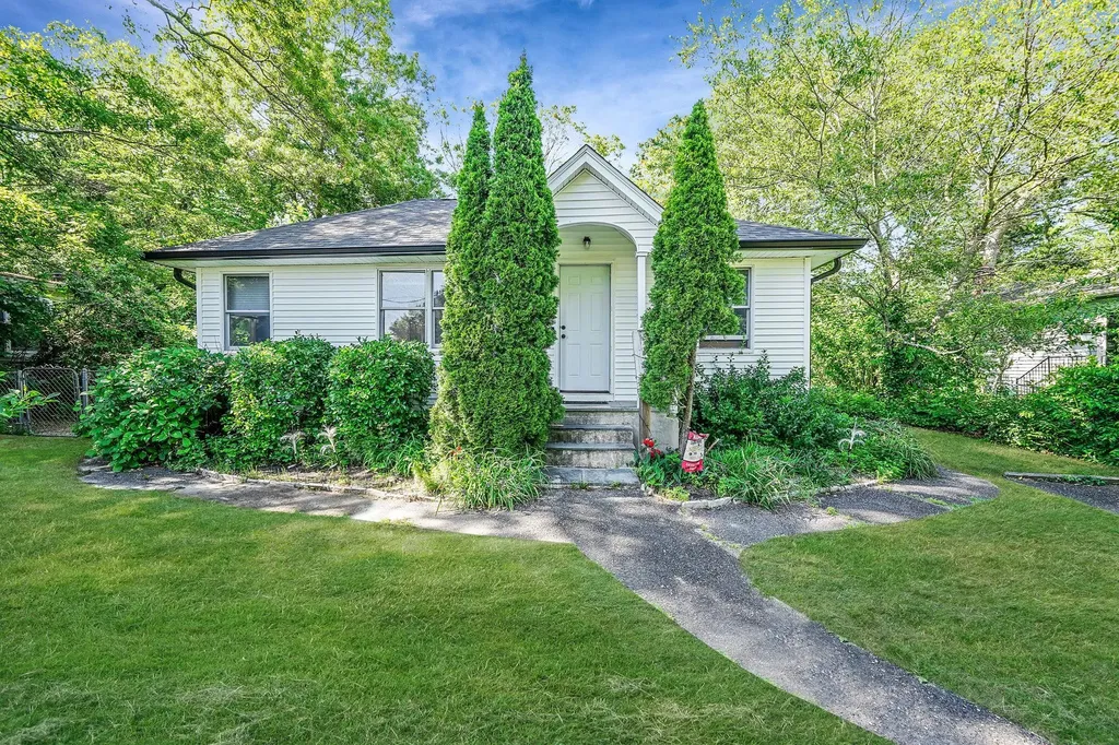 53 Park Drive Rocky Point NY 11778