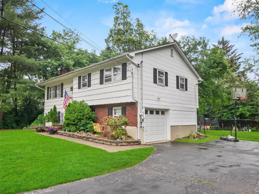 24 Rinne Road Nanuet NY 10954