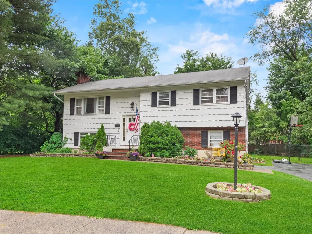 24 Rinne Road Nanuet NY 10954
