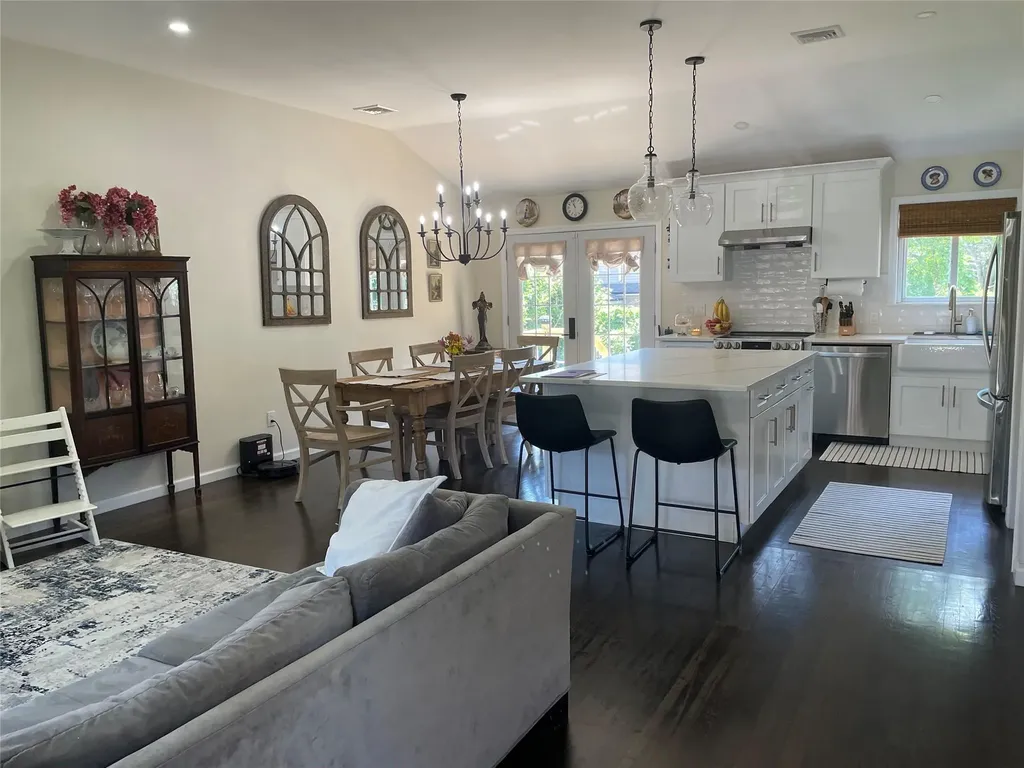 232 Vincent Drive East Meadow NY 11554