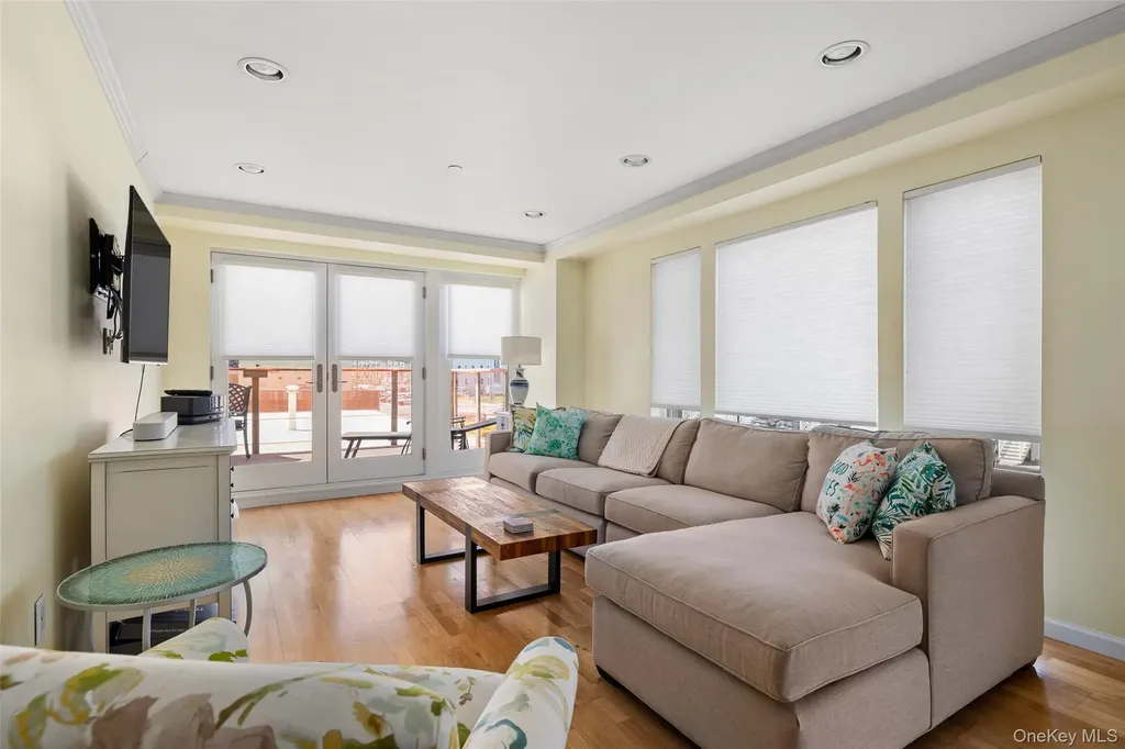 260 W Broadway Long Beach NY 11561