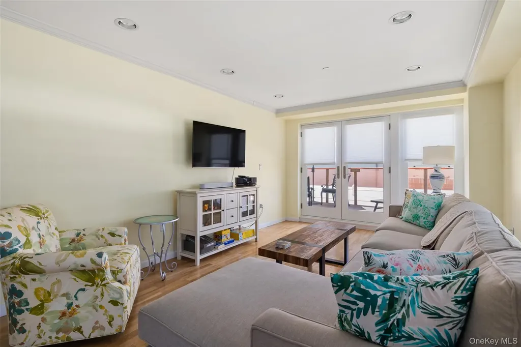 260 W Broadway Long Beach NY 11561