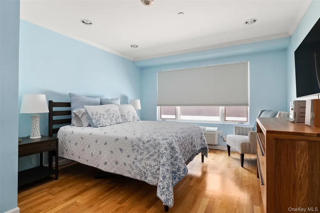 260 W Broadway Long Beach NY 11561