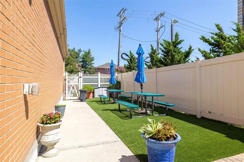 260 W Broadway Long Beach NY 11561