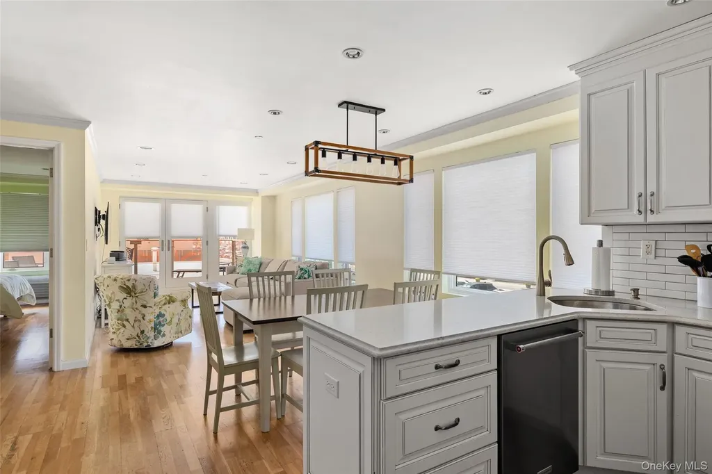 260 W Broadway Long Beach NY 11561