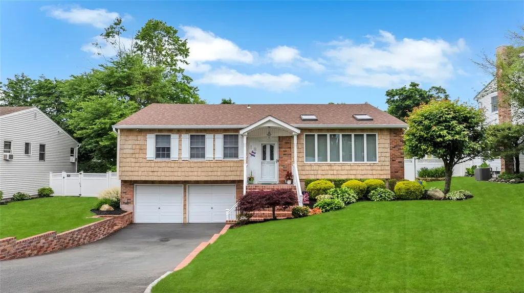 18 Commander Vic Lane Nesconset NY 11767