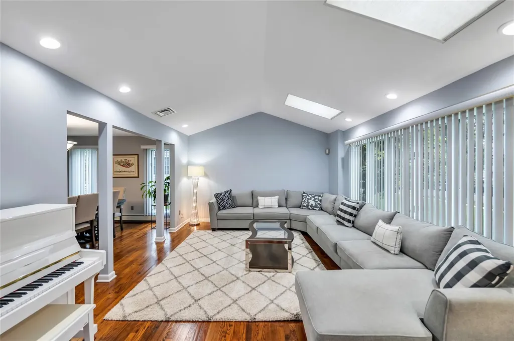 18 Commander Vic Lane Nesconset NY 11767