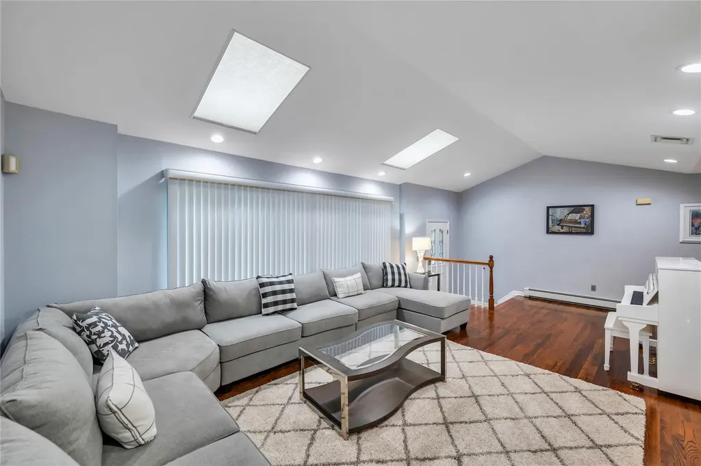 18 Commander Vic Lane Nesconset NY 11767