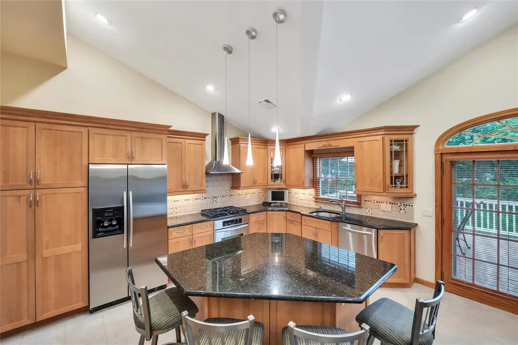 18 Commander Vic Lane Nesconset NY 11767