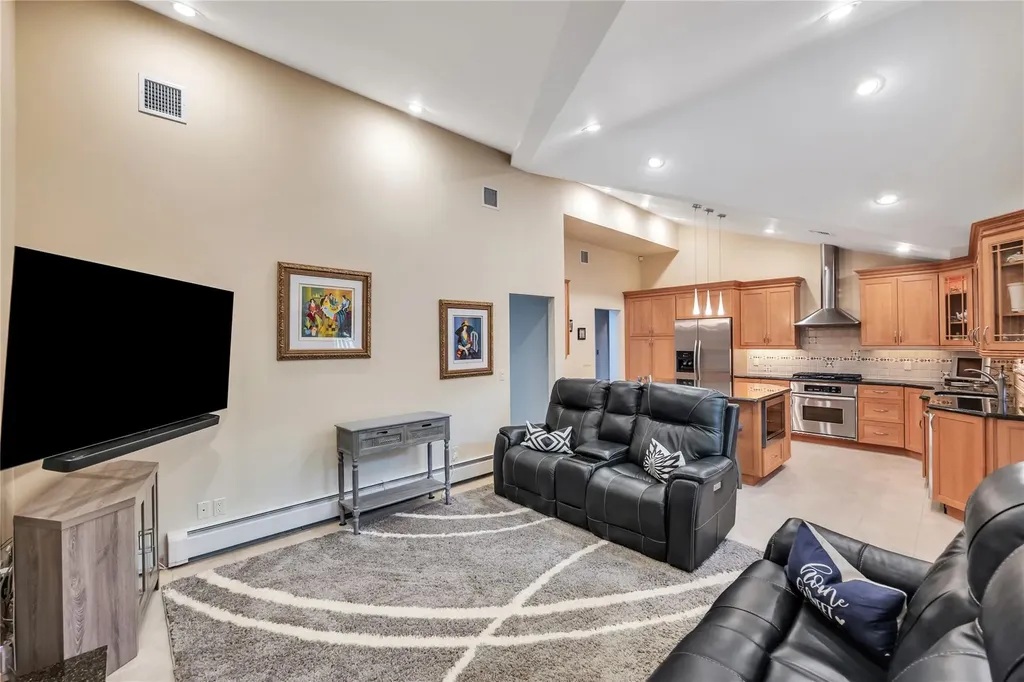 18 Commander Vic Lane Nesconset NY 11767