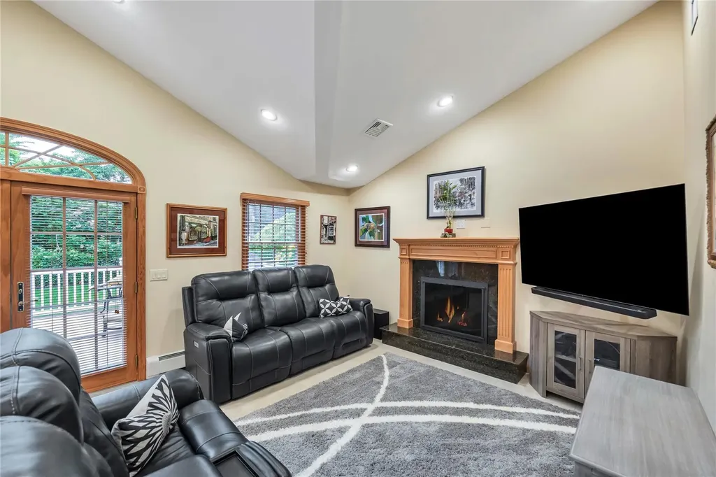 18 Commander Vic Lane Nesconset NY 11767