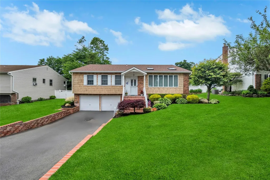 18 Commander Vic Lane Nesconset NY 11767