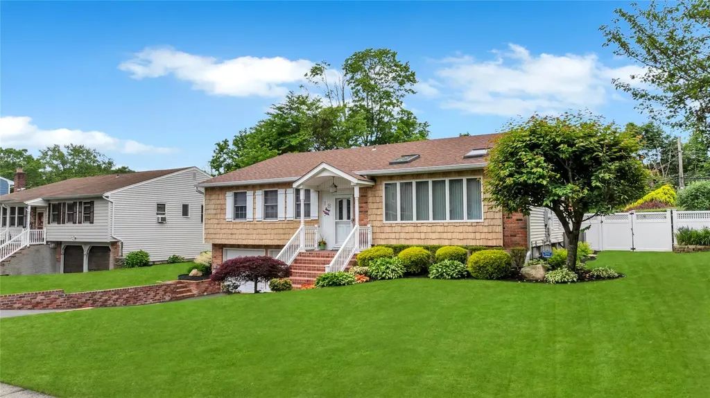 18 Commander Vic Lane Nesconset NY 11767
