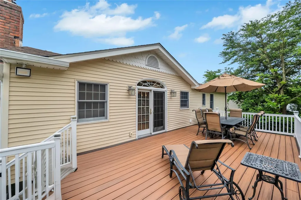 18 Commander Vic Lane Nesconset NY 11767